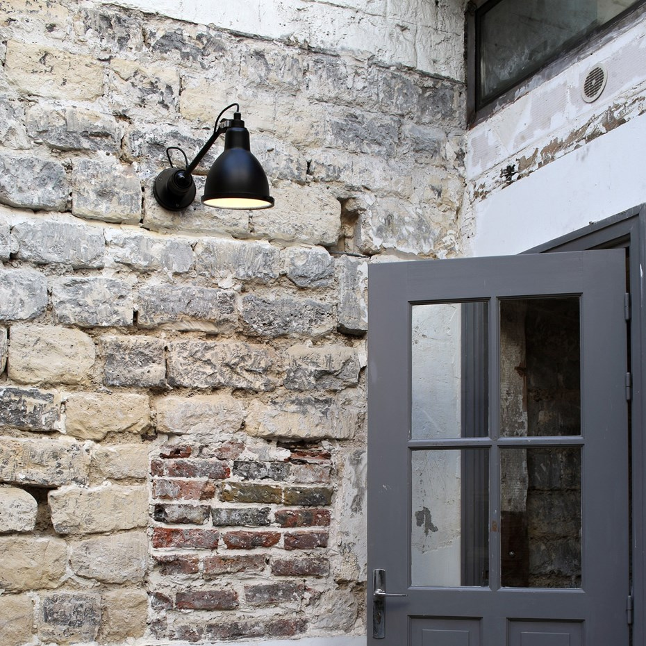 Lampe Gras N°304 XL Utomhus Vägglampa Svart/Rå