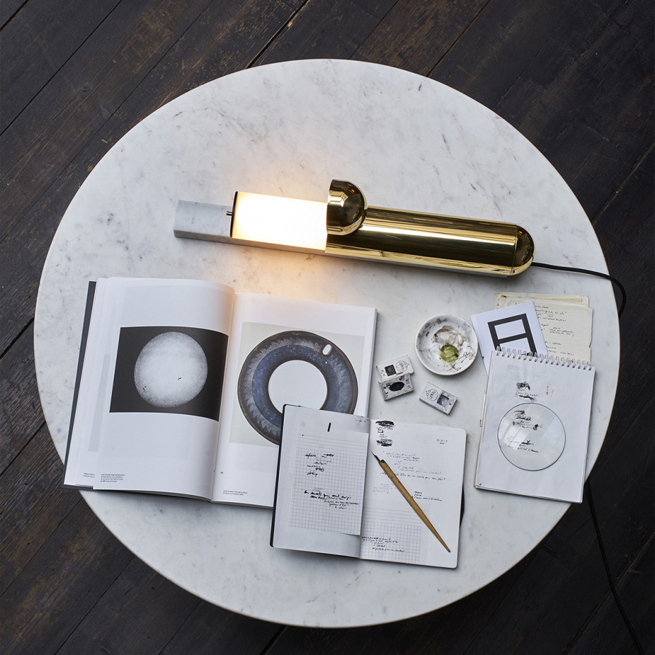 ISP Bordslampa White Marble/Varnished Brass