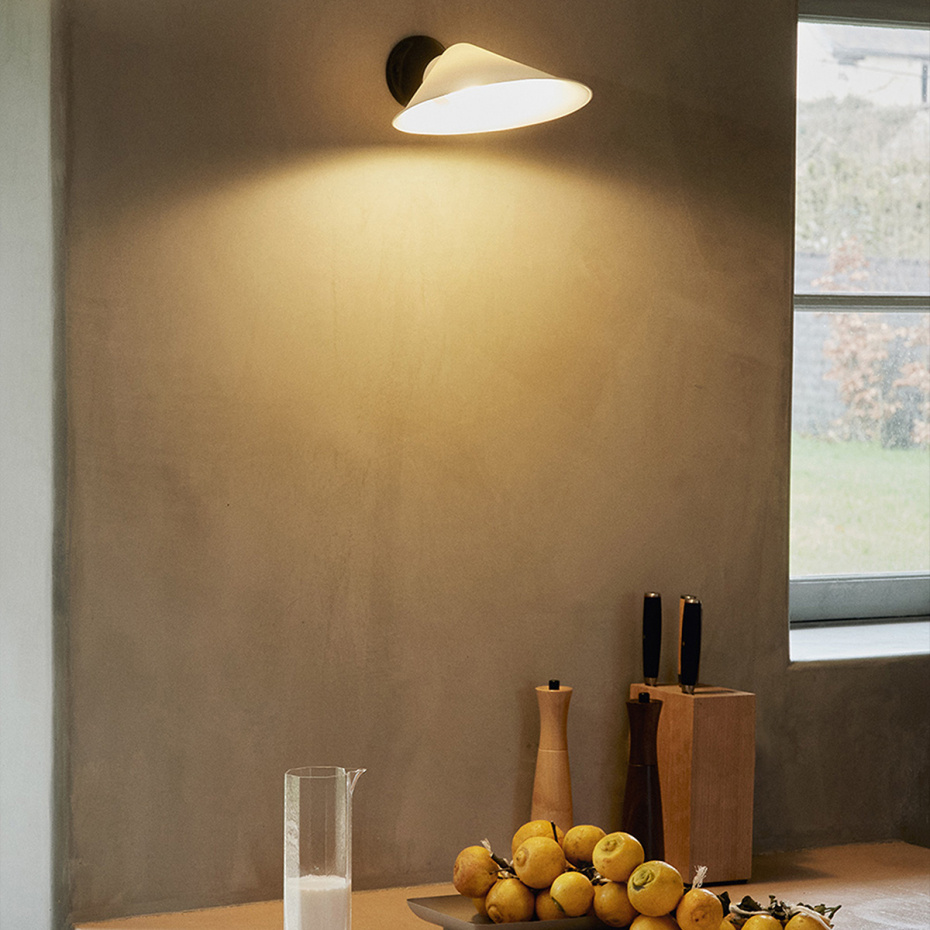 Plume Vägglampa Black/Porcelain