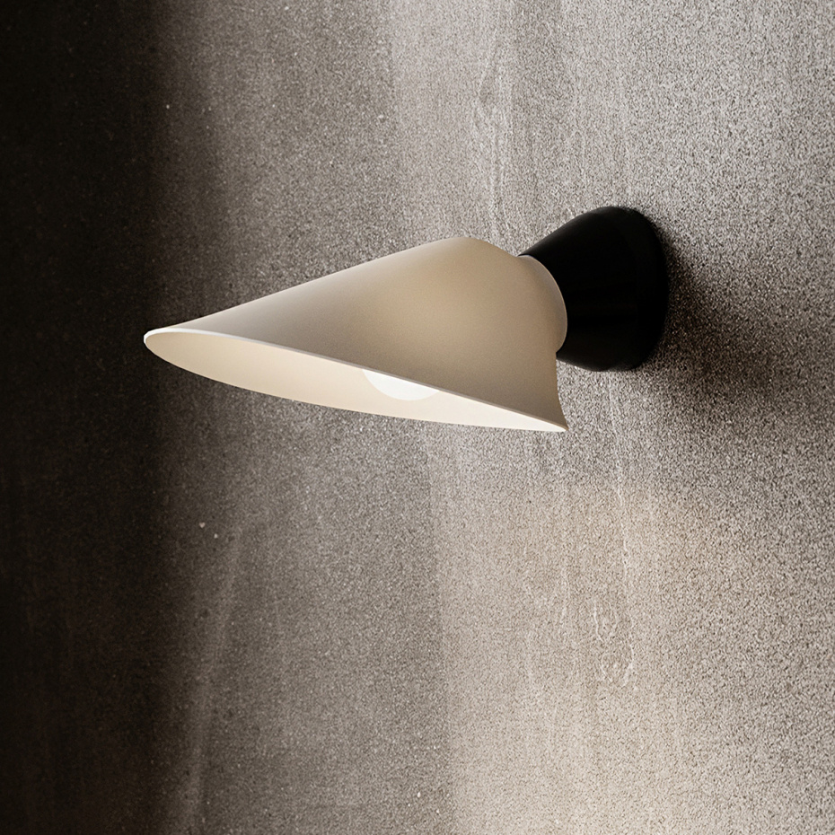 Plume Bathroom Vägglampa Black/Porcelain IP44