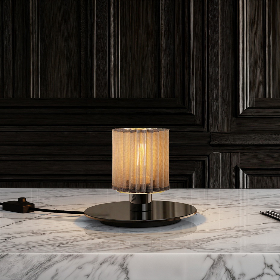 In The Sun 220 Bordslampa Black/Silver