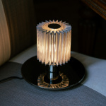 In The Sun 220 Bordslampa Black/Silver In The Sun 220 Bordslampa Black/Silver
