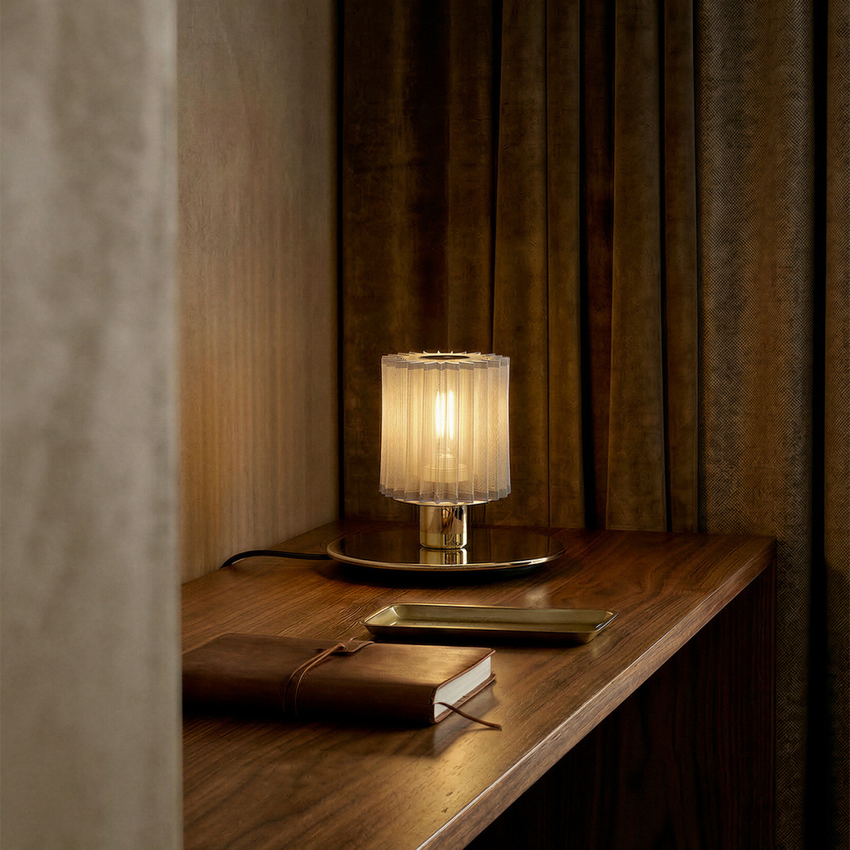 In The Sun 220 Bordslampa Gold/Silver
