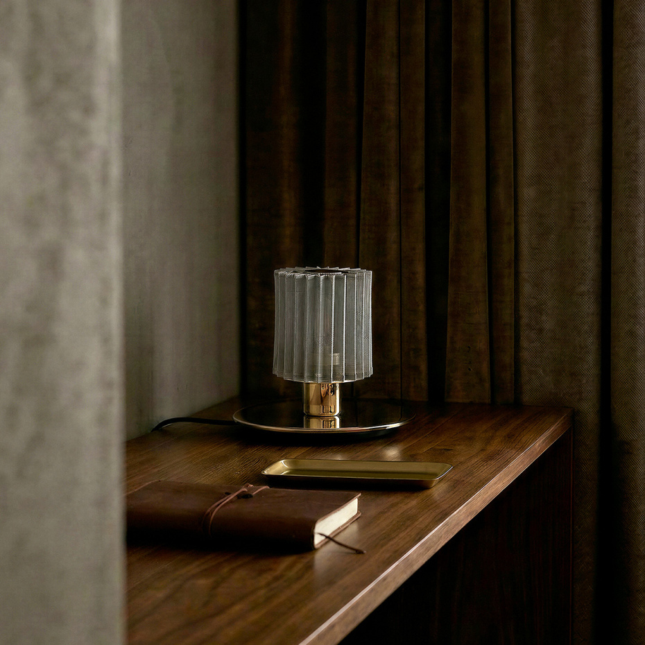 In The Sun 220 Bordslampa Gold/Silver