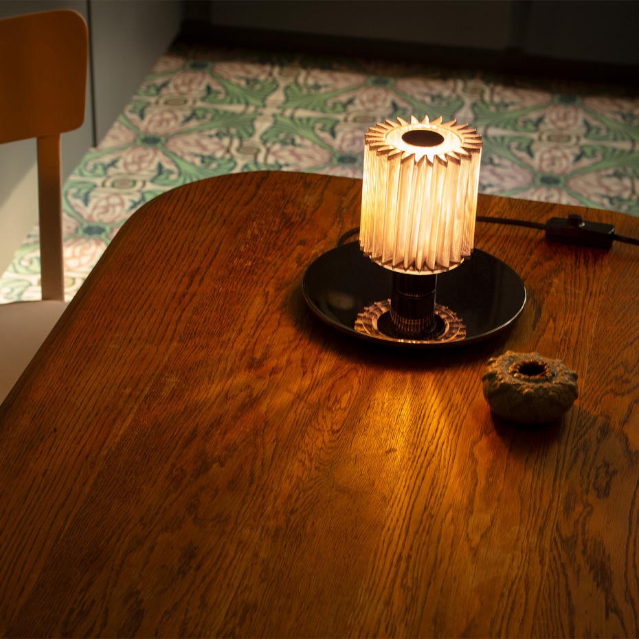In The Sun 220 Bordslampa Gold/Silver