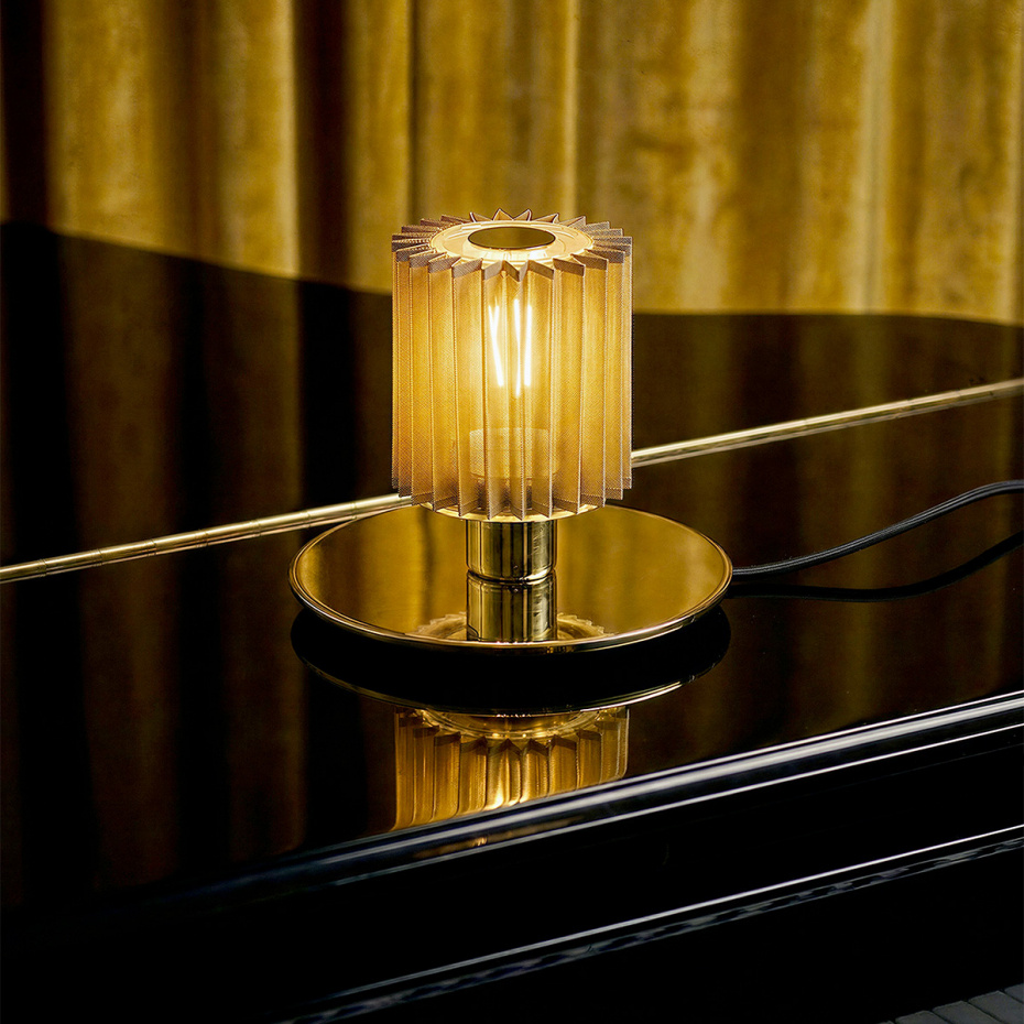 In The Sun 220 Bordslampa Gold/Gold