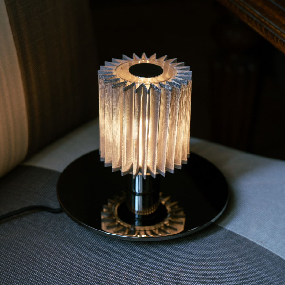 In The Sun 220 Bordslampa Silver/Silver