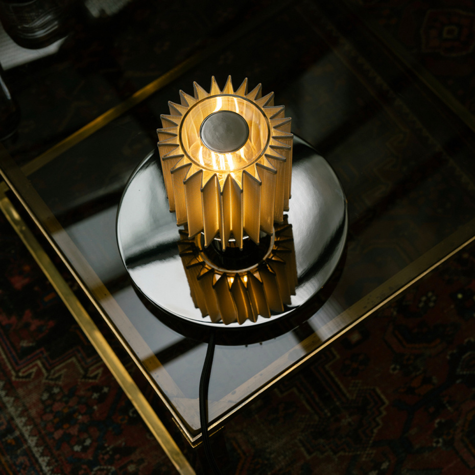 In The Sun 220 Bordslampa Silver/Gold