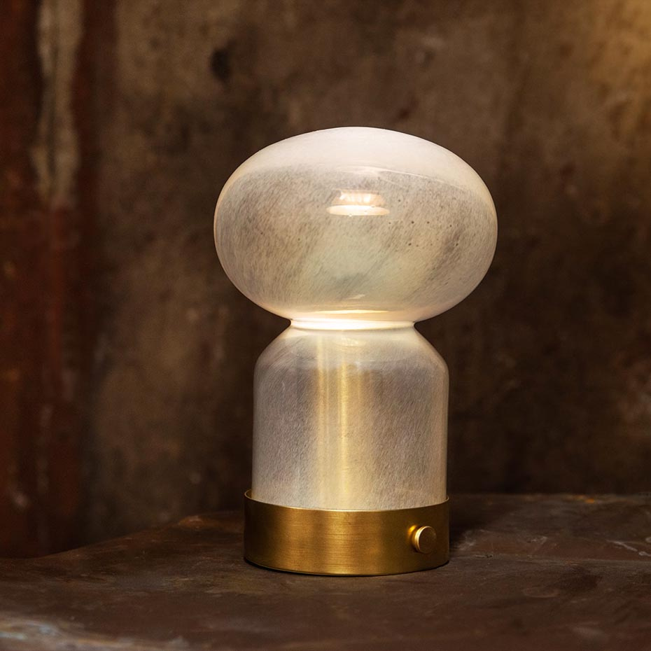 Essence Misty Portabel Bordslampa Rå Mässing