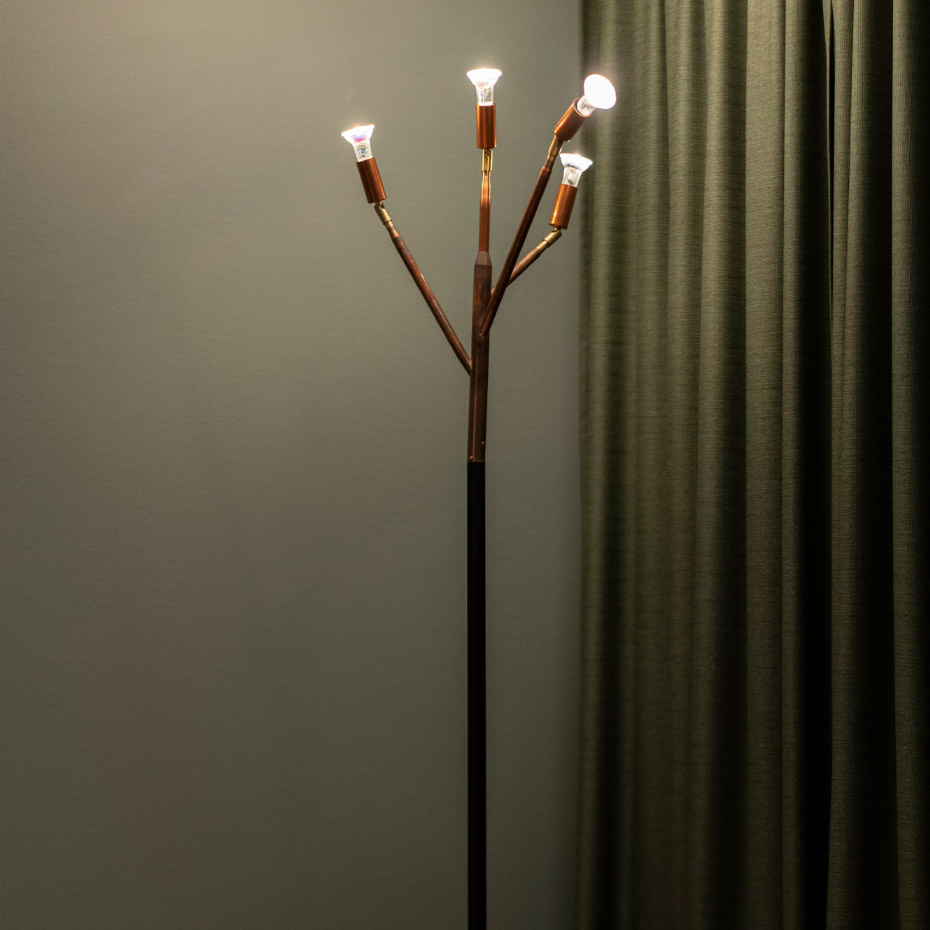 Kvist 4 Golvlampa Rå Stål