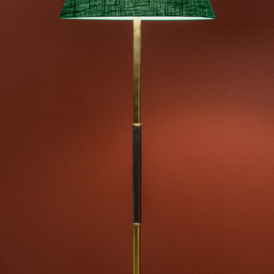 Bow Golvlampa Stor Svart/Midnight Blue