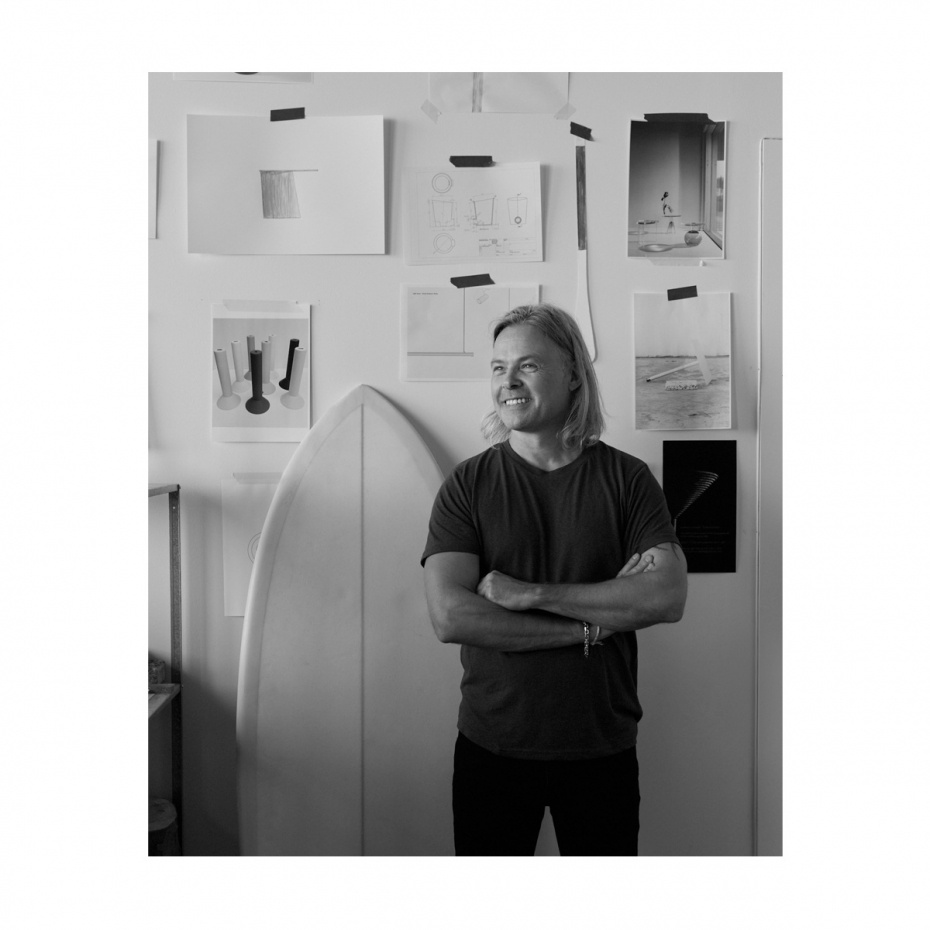 Bow Golvlampa Stor Svart/Midnight Blue