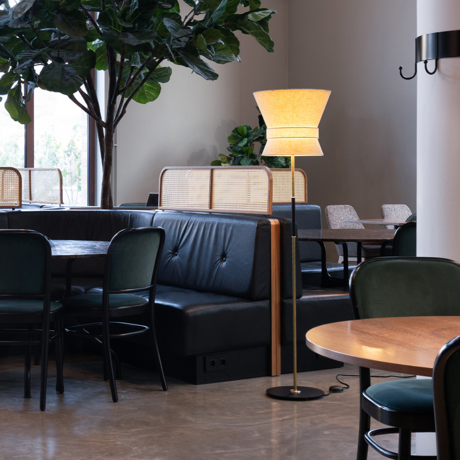 Bow Golvlampa Liten Svart/Emerald Green