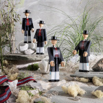 Norsk Bunad Man Träfigur Svart/Röd/Vit Norsk Bunad Man Träfigur Svart/Röd/Vit