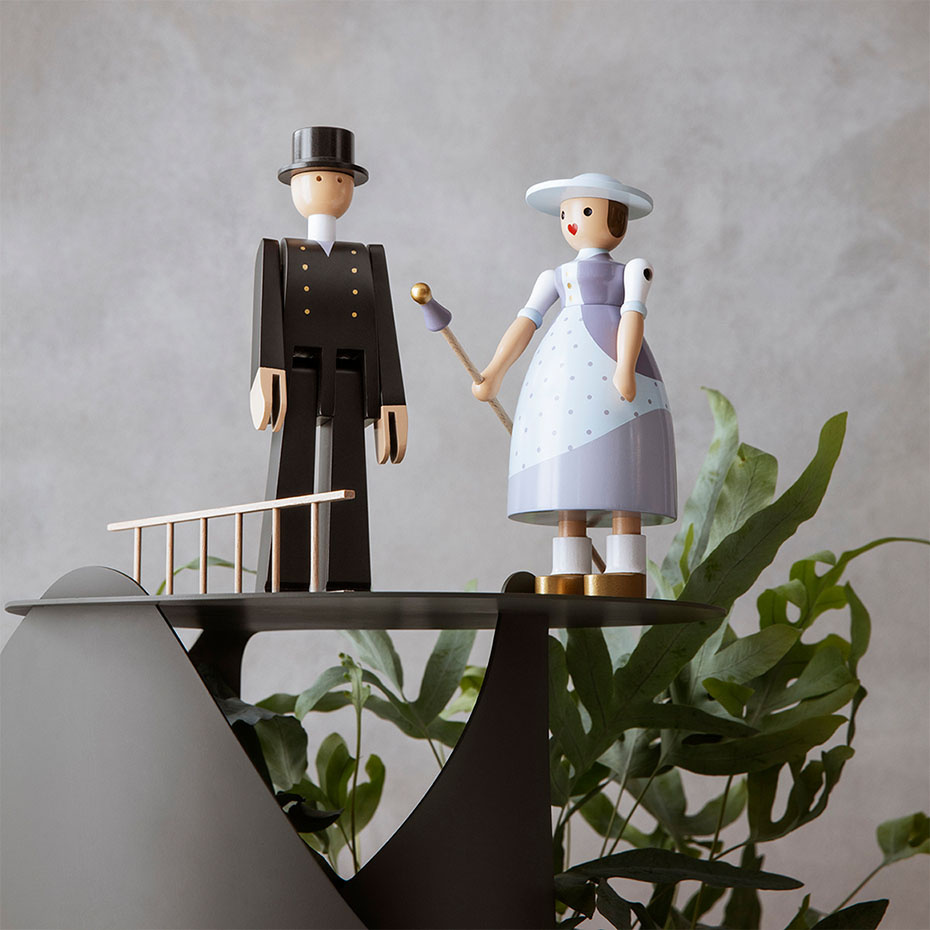 Sotare Träfigur Svart