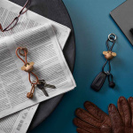 Apa Nyckelring Silverfärgad Svart Läder/Teak/Limba Apa Nyckelring Silverfärgad Svart Läder/Teak/Limba