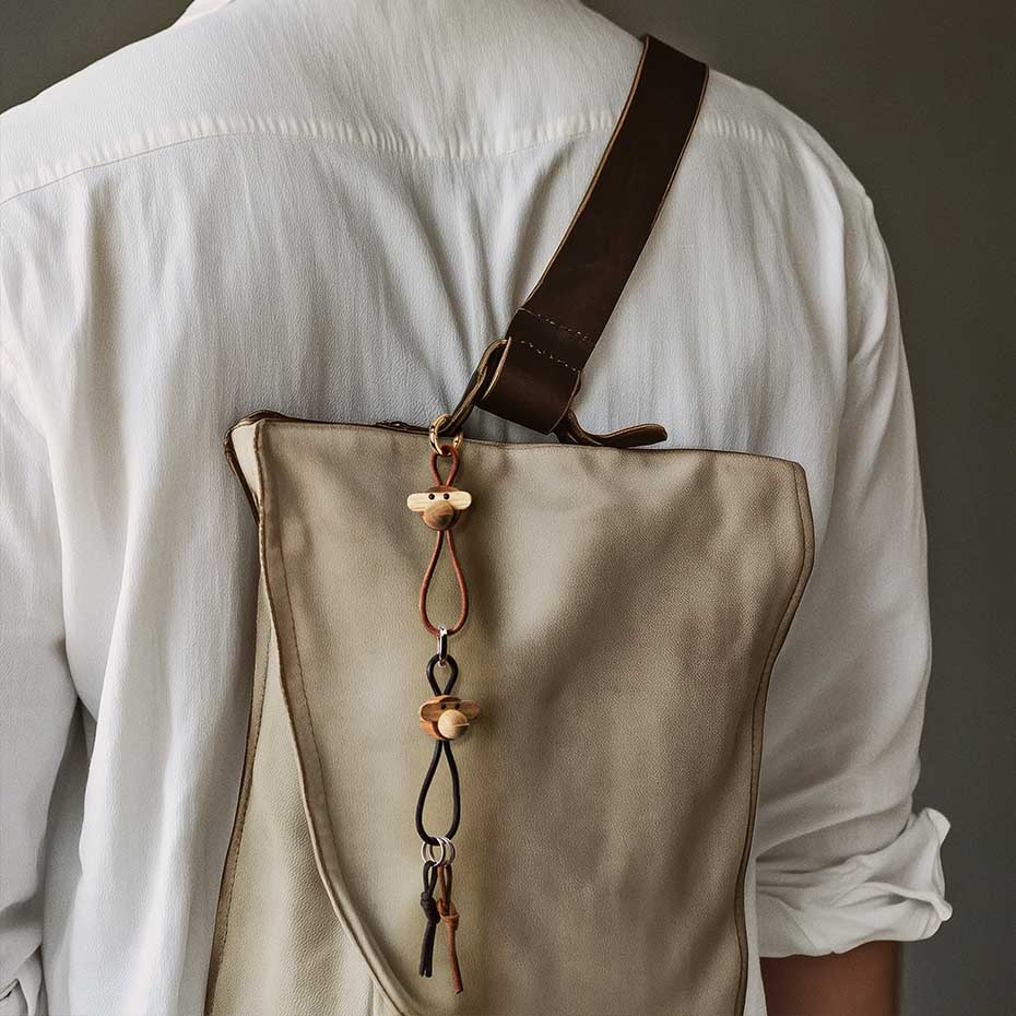 Apa Nyckelring Guldfärgad Naturläder/Teak/Limba