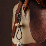 Apa Nyckelring Guldfärgad Naturläder/Teak/Limba Apa Nyckelring Guldfärgad Naturläder/Teak/Limba