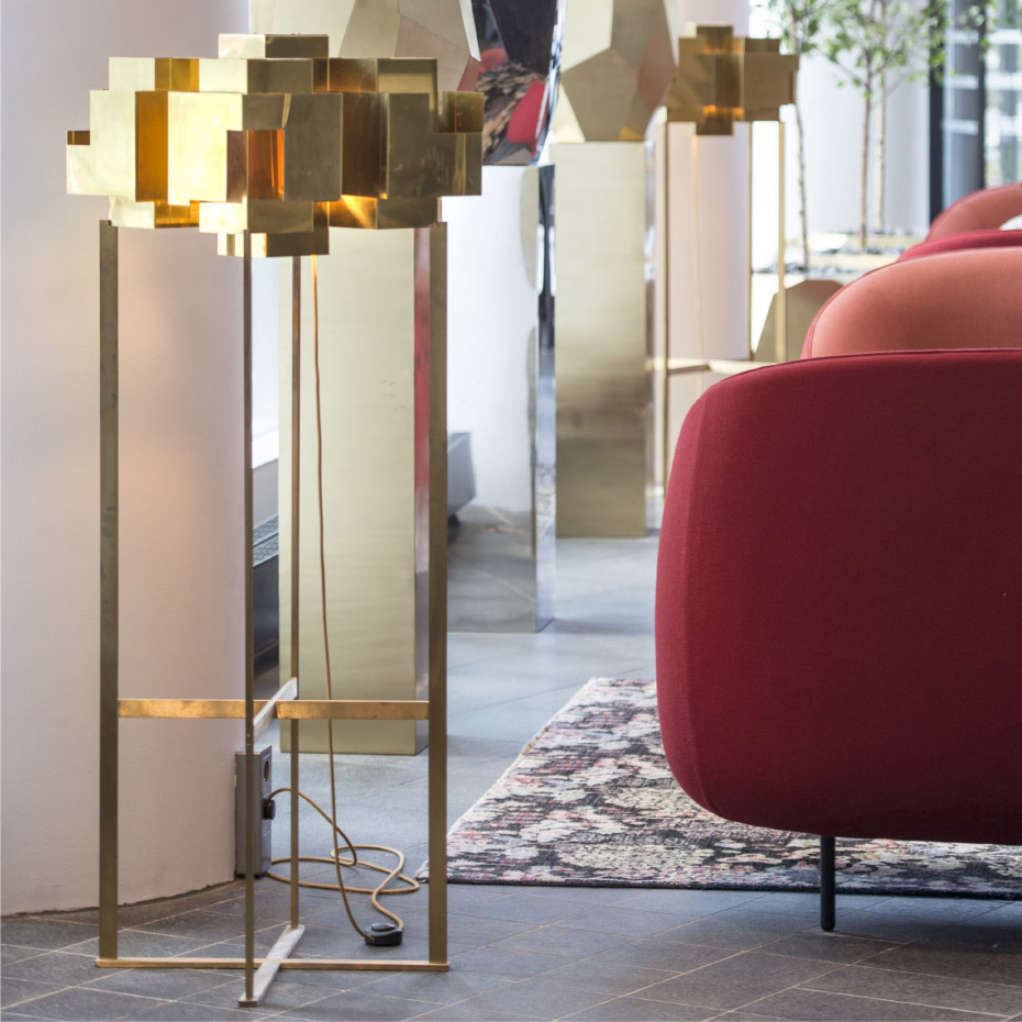 Skyline Golvlampa Rå Mässing