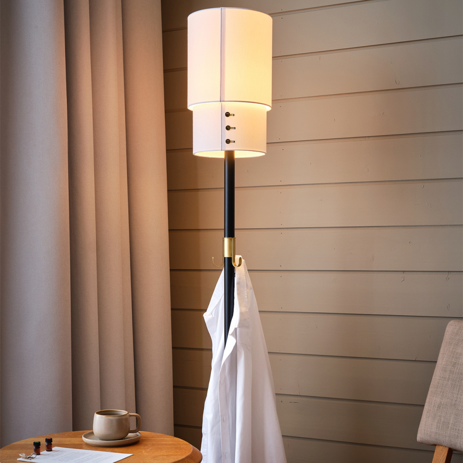 A Cuff Golvlampa Svart Struktur