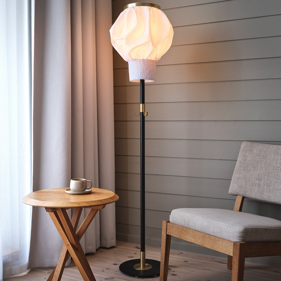 Q Cuff Golvlampa Svart Struktur