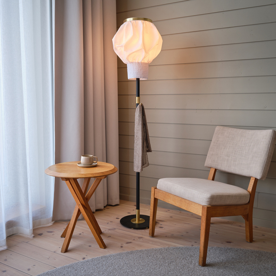 Q Cuff Golvlampa Svart Struktur