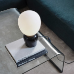 Buddy Bordslampa Blanksvart/Opalglas Buddy Bordslampa Blanksvart/Opalglas
