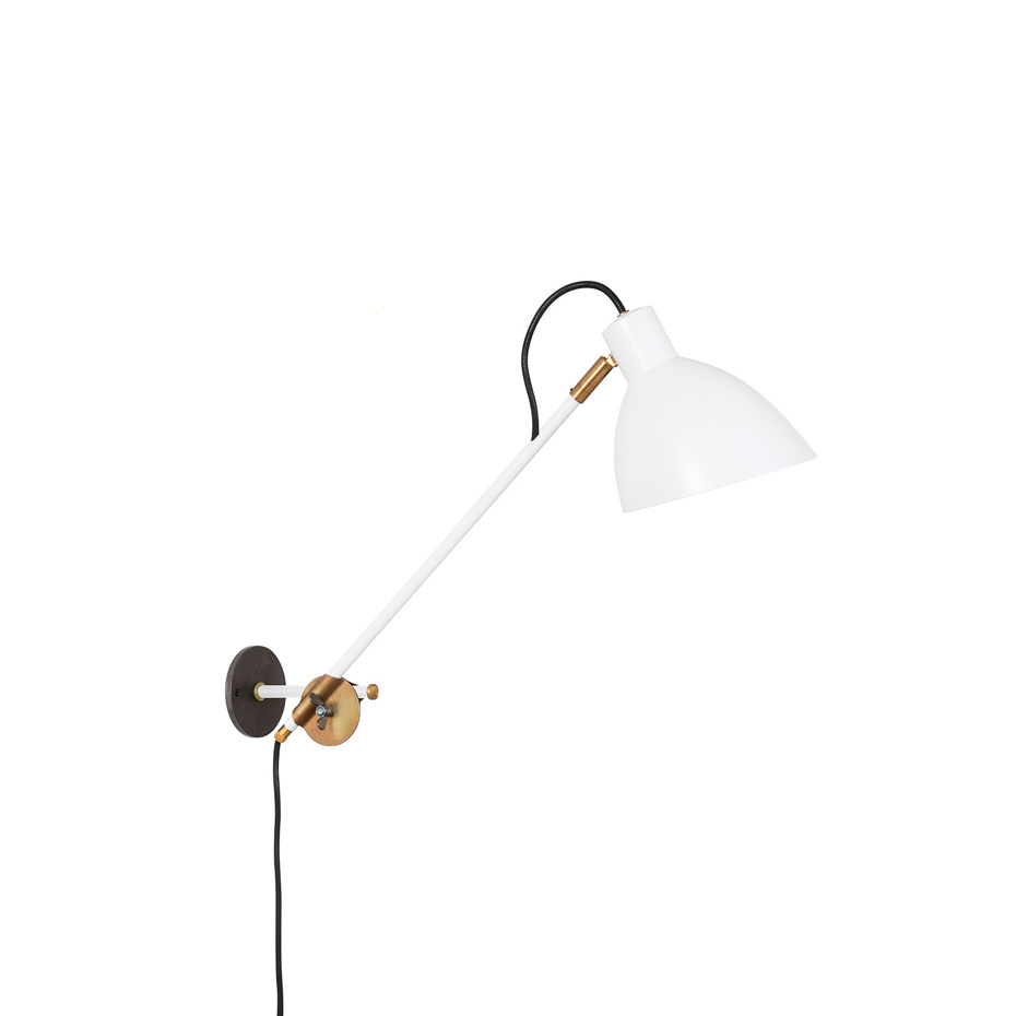KH#1 Vägglampa Lång Arm Mattvit/Rå Mässing