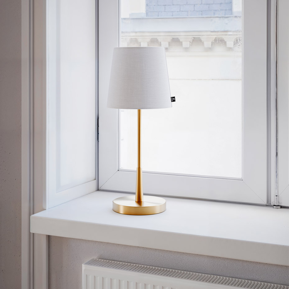 Lumi Bordslampa H48,5cm Mässing/Vit