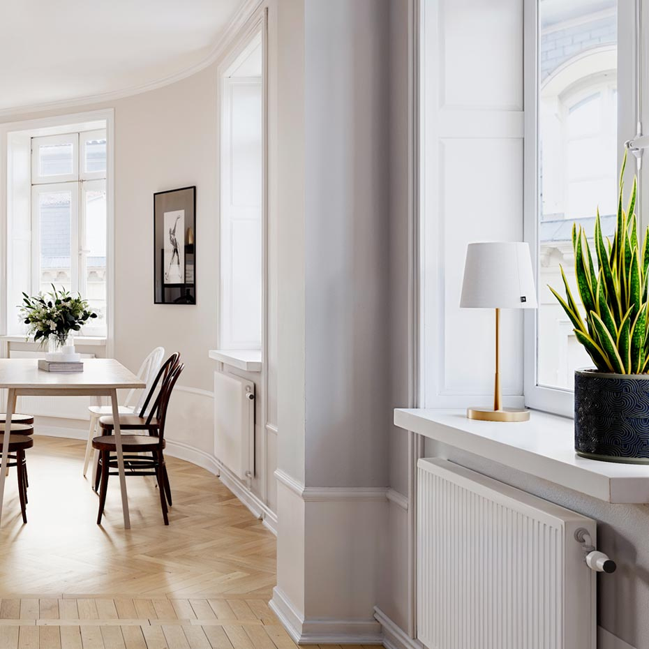 Lumi Bordslampa H48,5cm Mässing/Vit