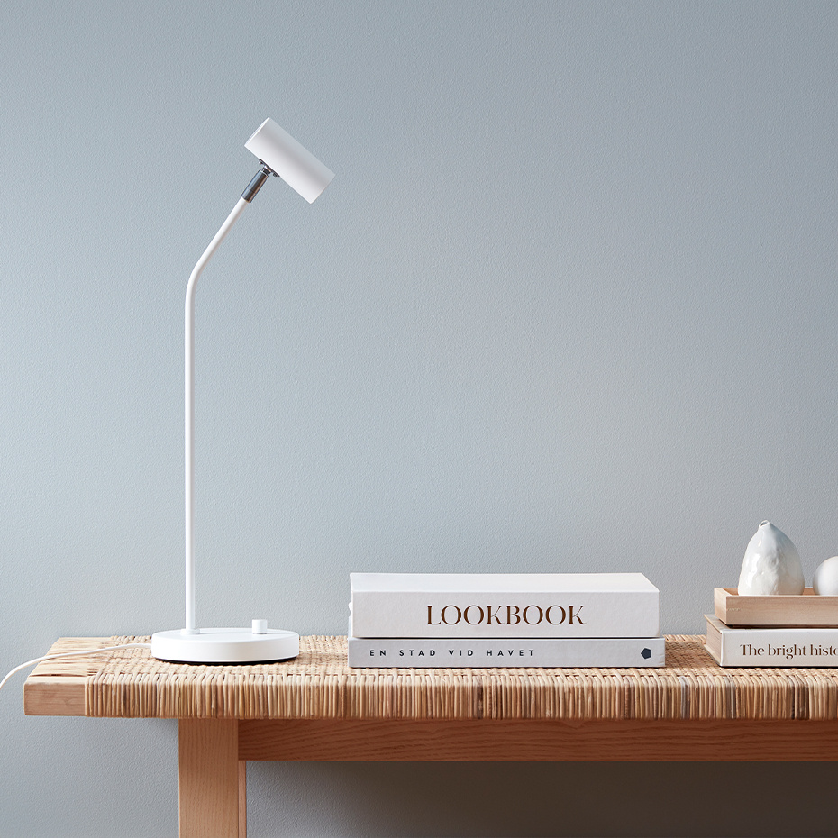 Cato Curved Bordslampa Mattvit