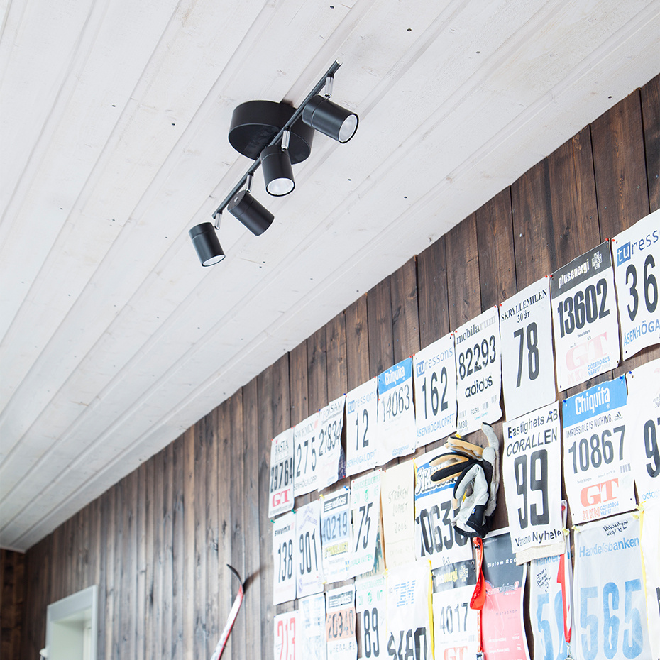 Correct 4 Spotlight Mattsvart