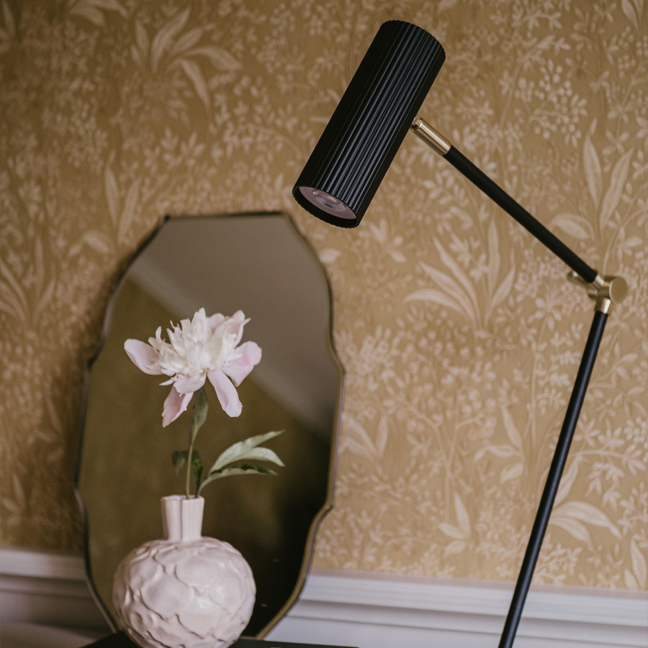 Hubble Read Bordslampa Svart