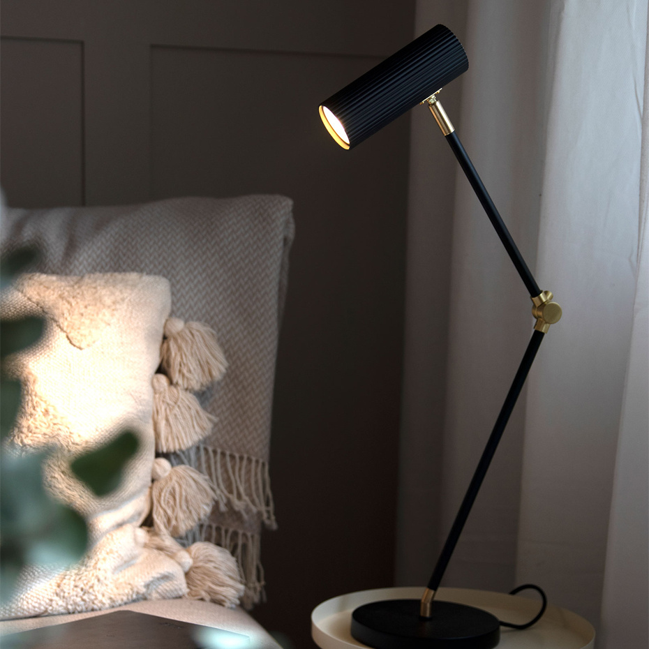 Hubble Read Bordslampa Svart