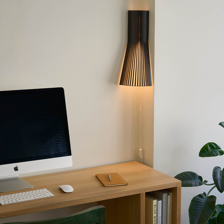 Secto 4237 Hörnlampa Small Walnut