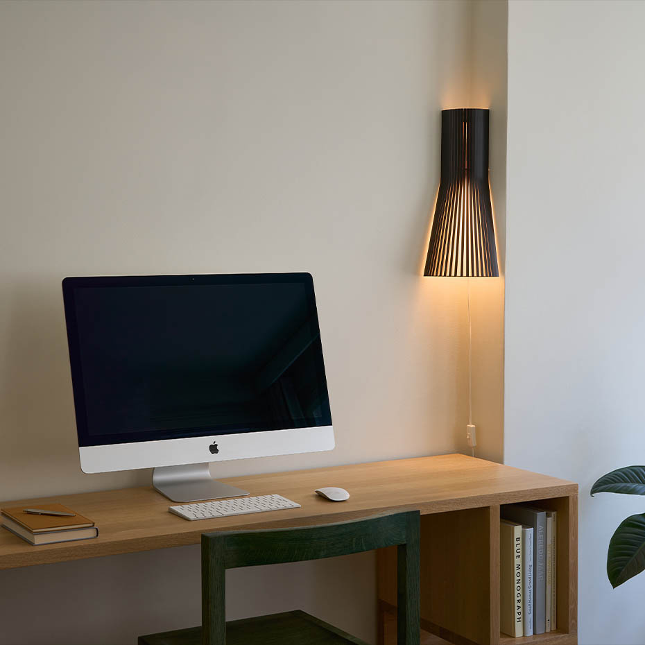 Secto 4237 Hörnlampa Small Walnut