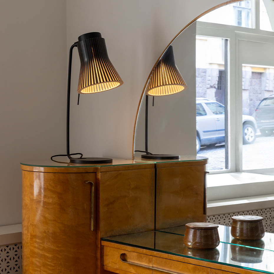 Petite 4620 Bordslampa Black