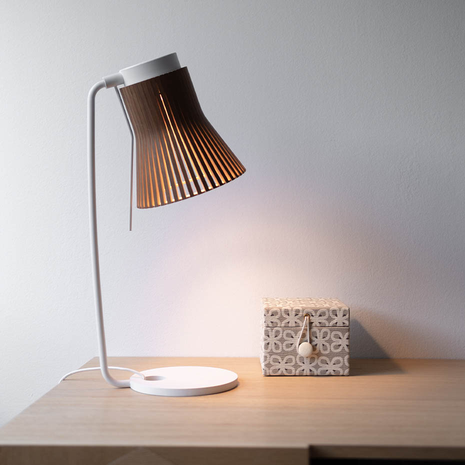 Petite 4620 Bordslampa Walnut