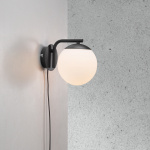 Grant Vägglampa Svart/Opalglas Grant Vägglampa Svart/Opalglas