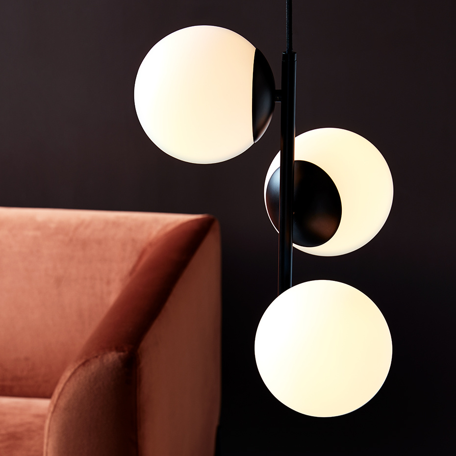 Lilly Pendel Svart/Opalglas