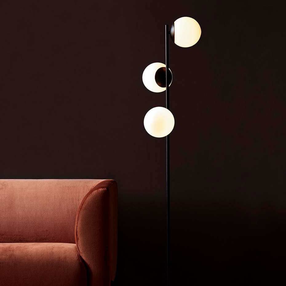 Lilly Golvlampa Svart/Opalglas