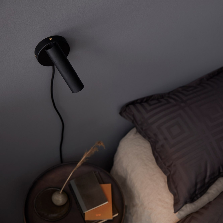 Slender Vägglampa Svart Struktur/Mässing