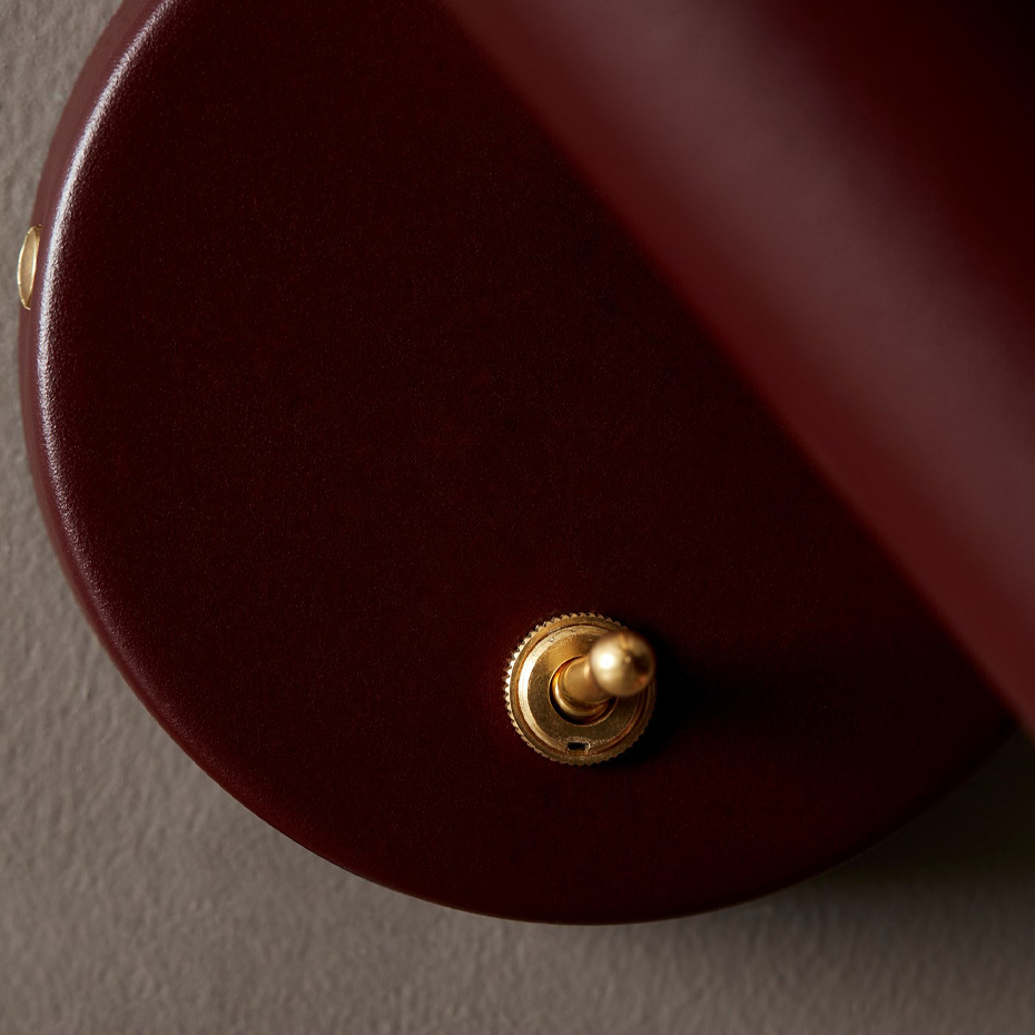 Slender Vägglampa Dark Red/Mässing