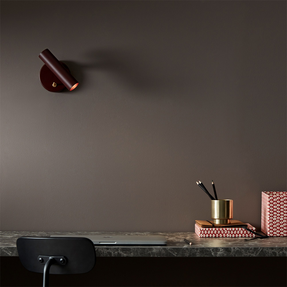 Slender Vägglampa Dark Red/Mässing