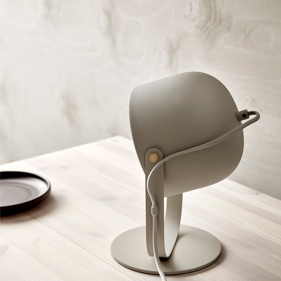 Svejk 18 Bordslampa Beige/Mässing