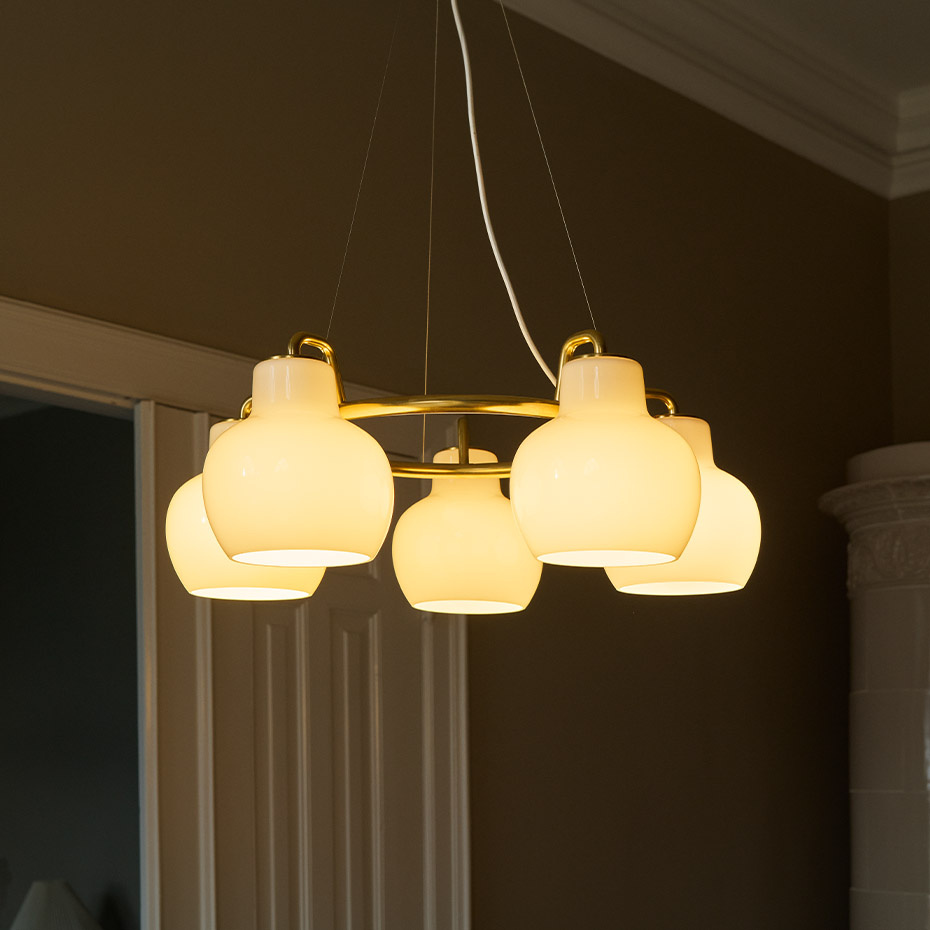 VL Ring Crown 5 Ljuskrona Brass/Opal Glass