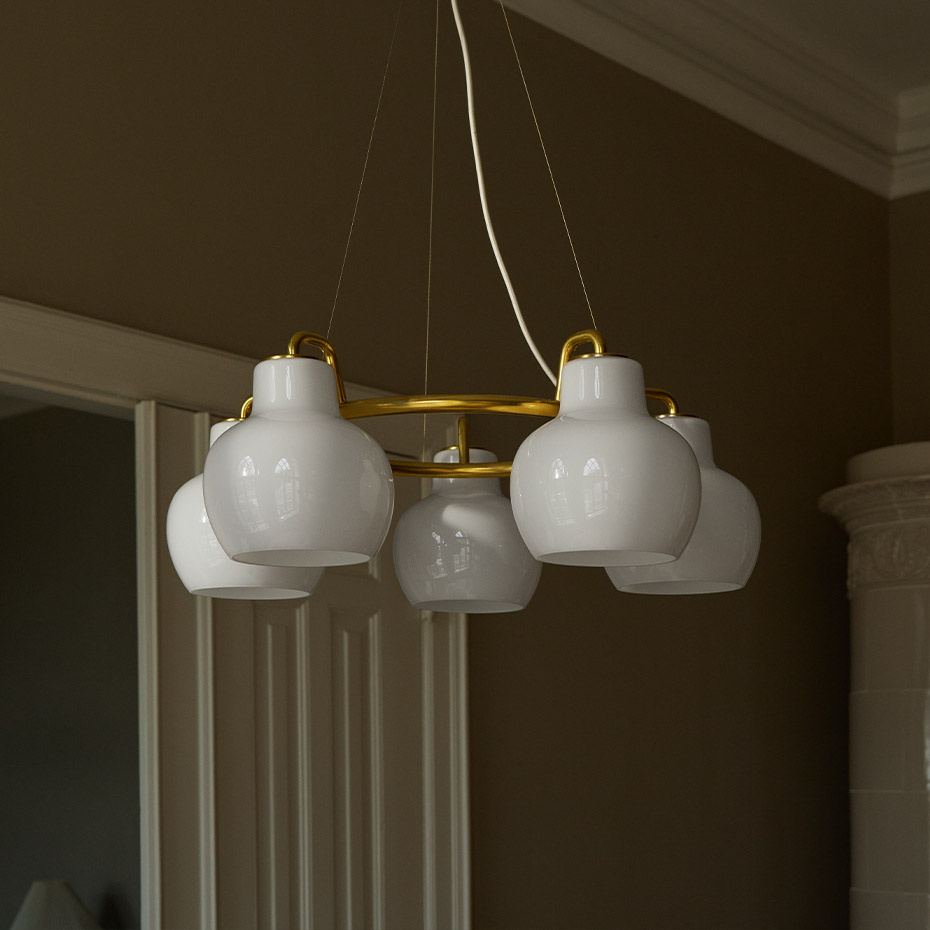 VL Ring Crown 5 Ljuskrona Brass/Opal Glass