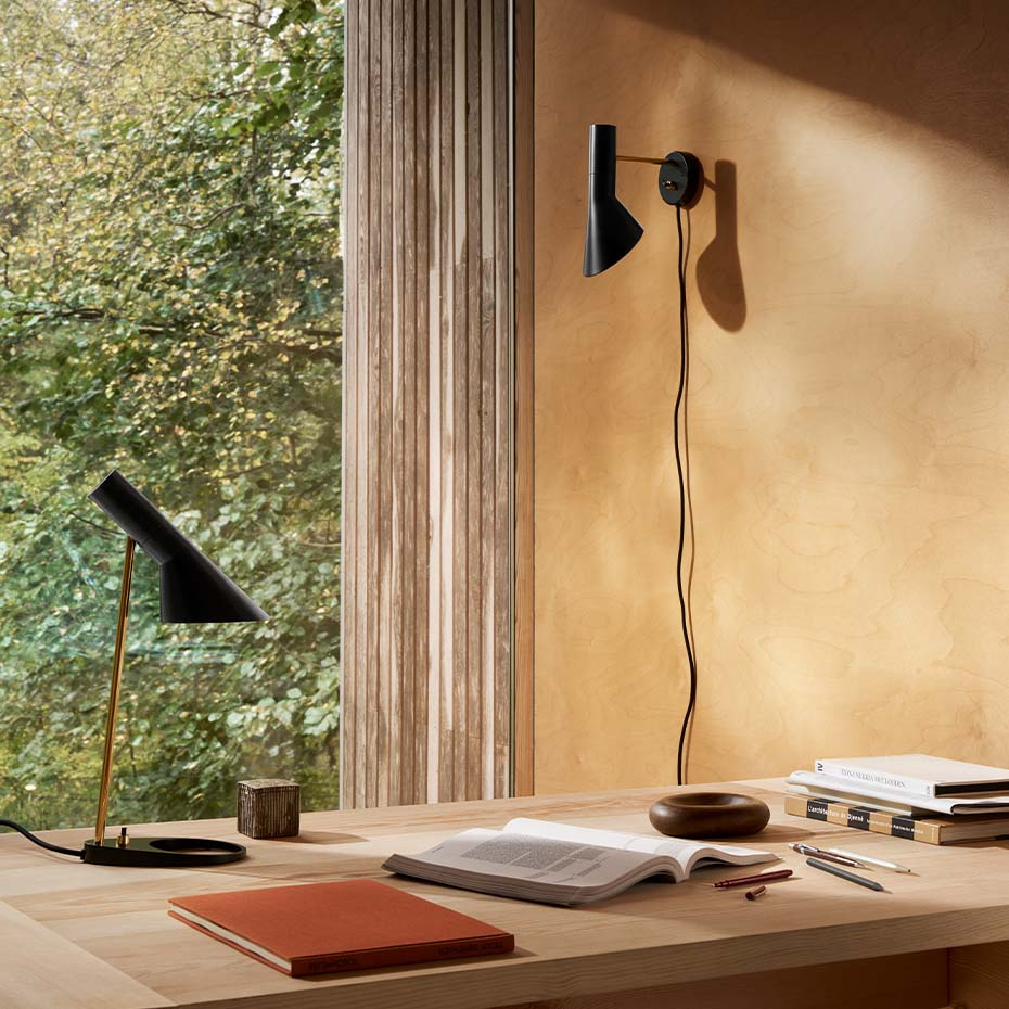 AJ Vägglampa Brass/Black Med Sladd