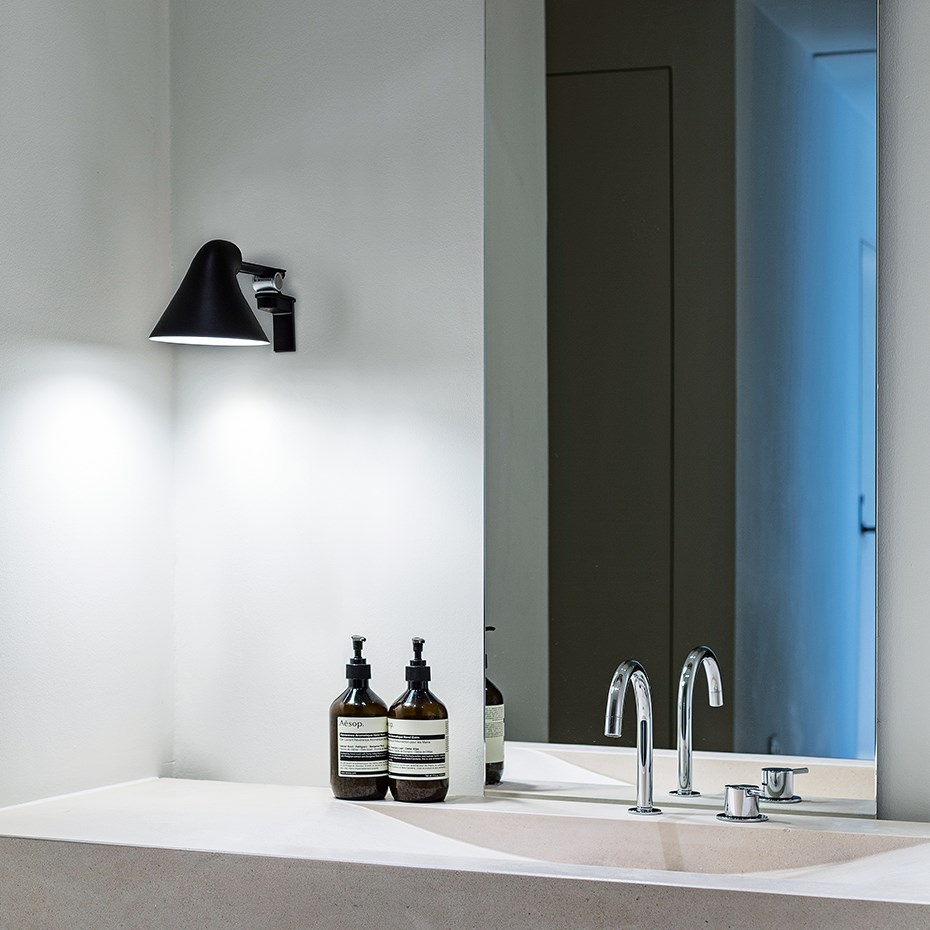 NJP Vägglampa Short Arm Black