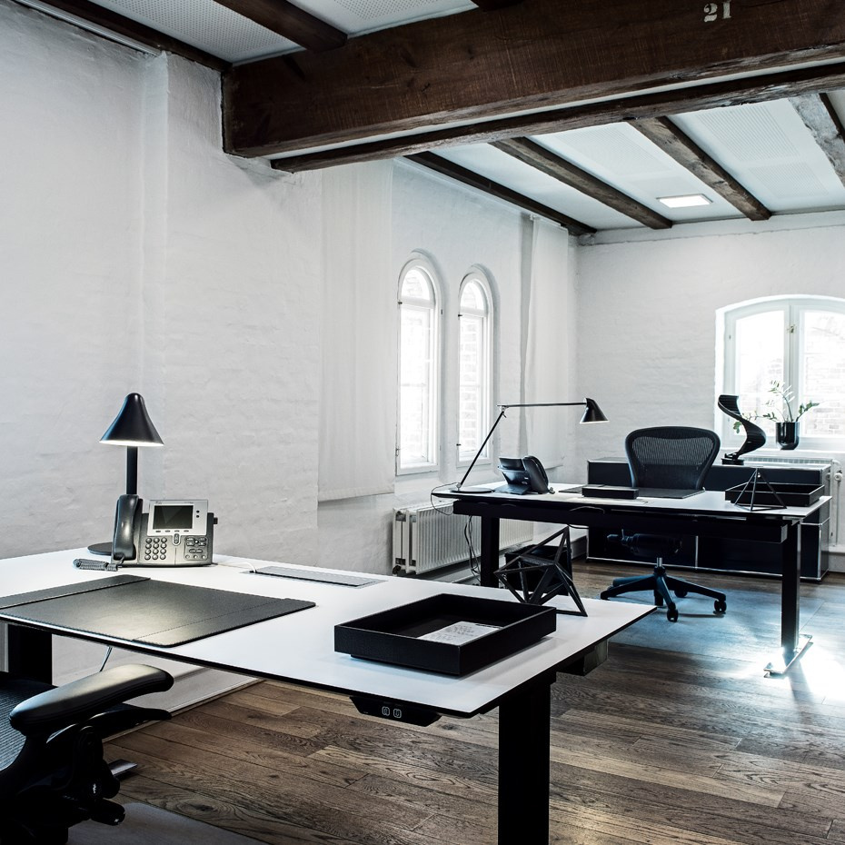 NJP Bordslampa Black